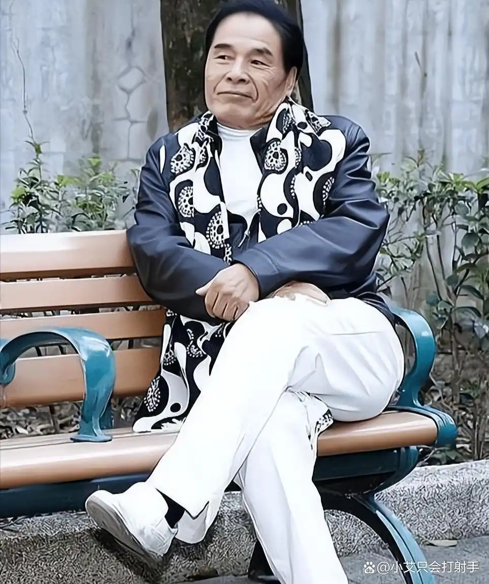 “6个老婆”同住一屋，每月人均7万零花钱，71岁又娶第7房娇妻