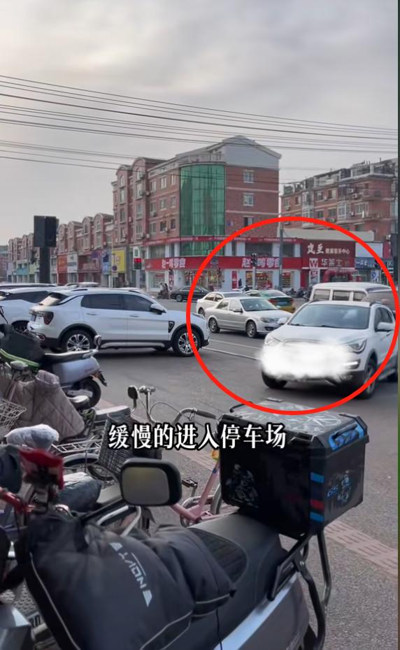 宝马司机外地被碰瓷后续：老头叫多人围堵，车主发声，知情人爆料