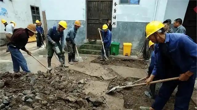 “6个老婆”同住一屋，每人每月7万零花钱，71岁又娶第七房小娇妻