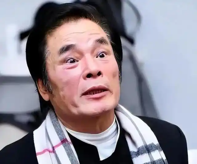 “6个老婆”同住一屋，每人每月7万零花钱，71岁又娶第七房小娇妻