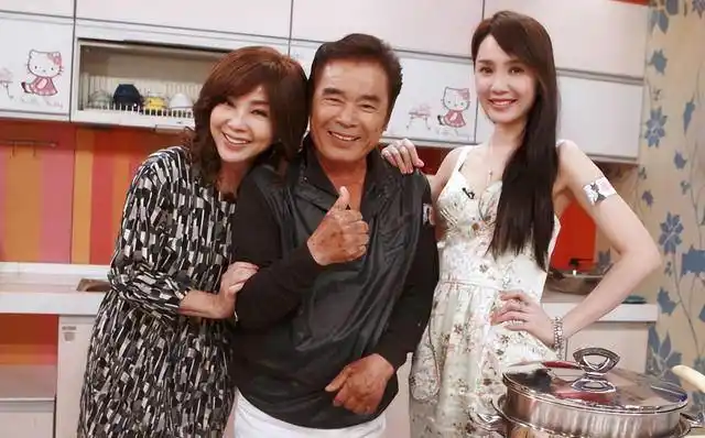 “6个老婆”同住一屋，每人每月7万零花钱，71岁又娶第七房小娇妻