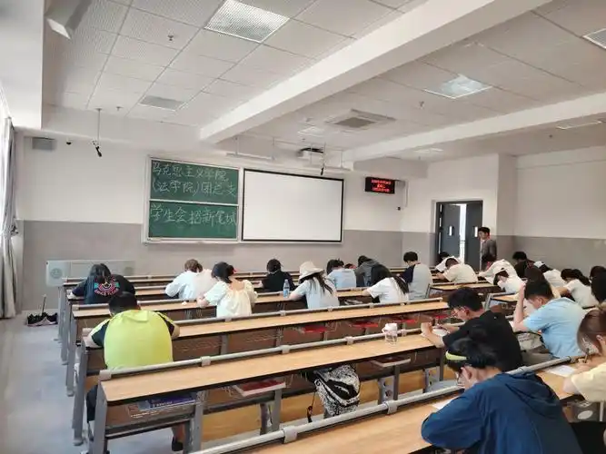 商学院学生会纳新：搭建青春实践桥梁