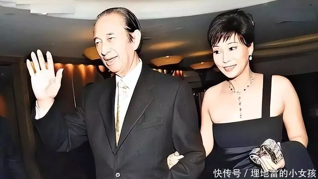 把赌王几房太太一对比，原来“素未谋面”的五太，才是最后的赢家