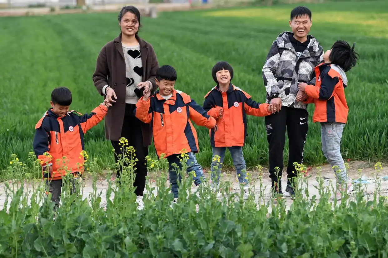 “一式四份”，来看四胞胎之家的脱贫喜悦