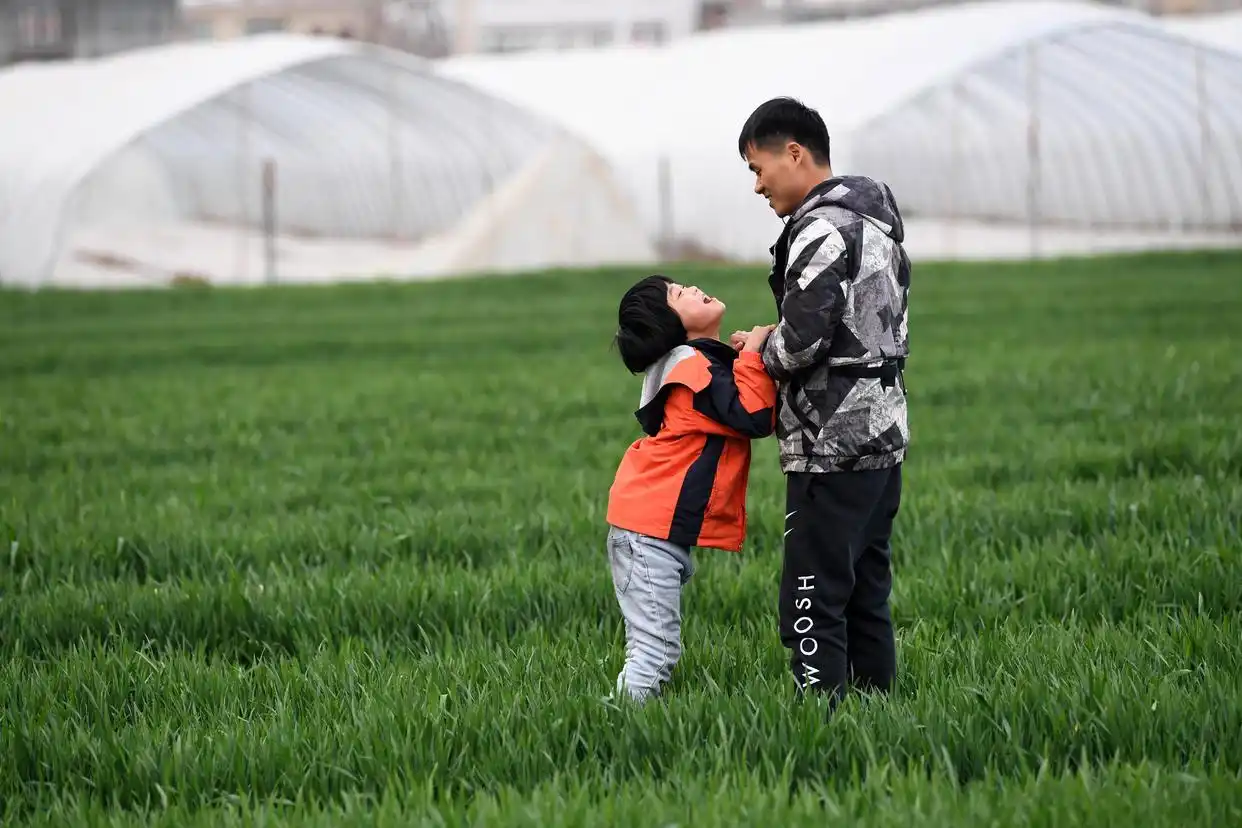 “一式四份”，来看四胞胎之家的脱贫喜悦