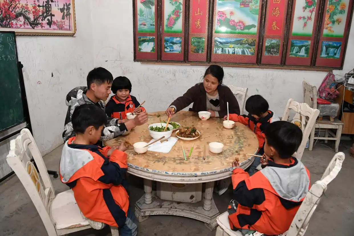 “一式四份”，来看四胞胎之家的脱贫喜悦