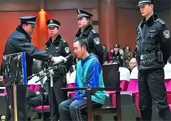惊人！大学生药家鑫被判死刑，捐眼角膜请求竟被父亲这样拒绝