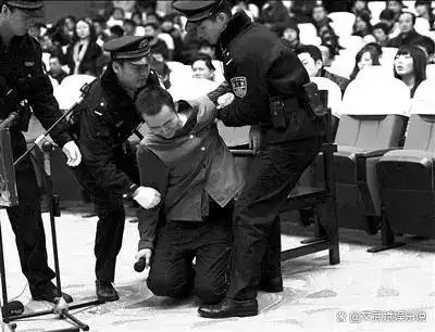 惊人！大学生药家鑫被判死刑，捐眼角膜请求竟被父亲这样拒绝