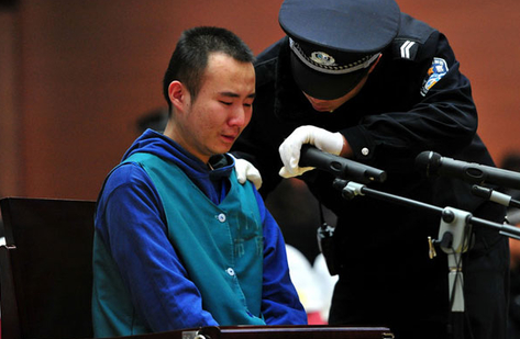 回顾怯懦少年药家鑫的“毁灭史”，经历的家庭教育，比你想得更糟糕