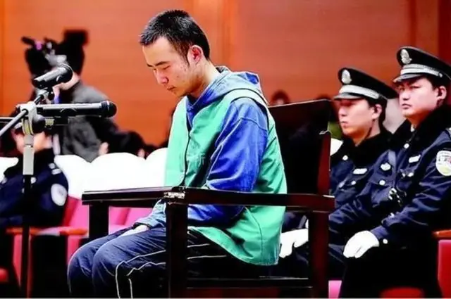 回顾：药家鑫被注射死刑，细节曝光，行刑前戴镣铐合泪向母亲告别