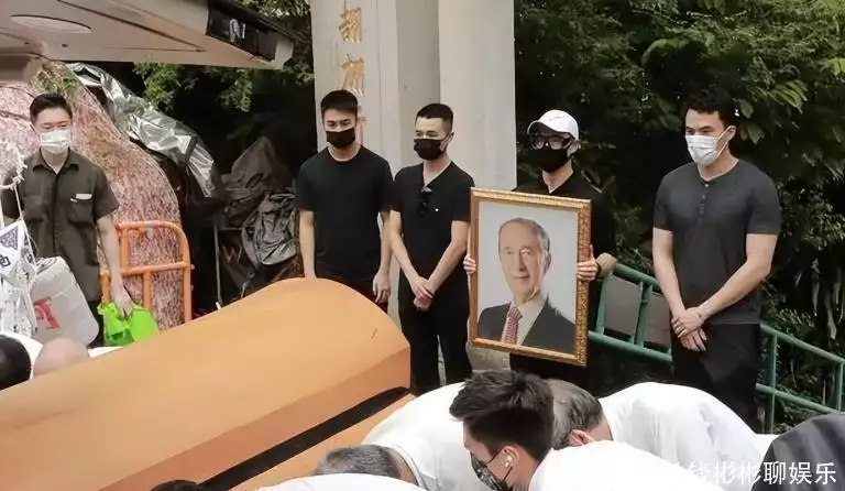 赌王何鸿燊去世一年才下葬，不是因为风水，而是与李嘉诚妻子有关