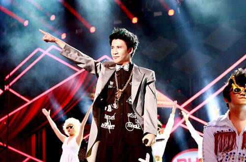 身陷“抄袭”风波之后，大张伟在《盖世英雄》上又放大招唱神曲