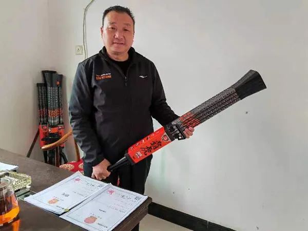 爆红的“加特林”和逆境求生的花炮之乡