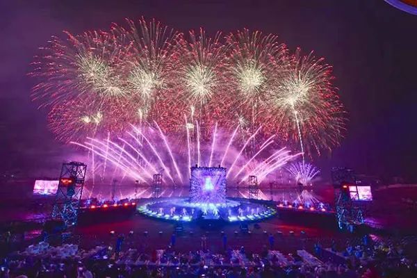 爆红的“加特林”和逆境求生的花炮之乡