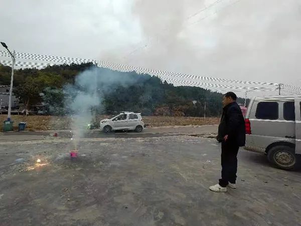 爆红的“加特林”和逆境求生的花炮之乡