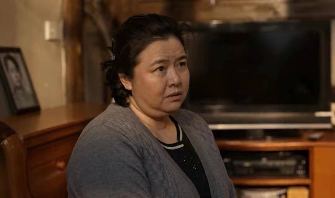 年轻时倾国倾城，老了却成“土肥圆”，这6位发福的女明星好可惜