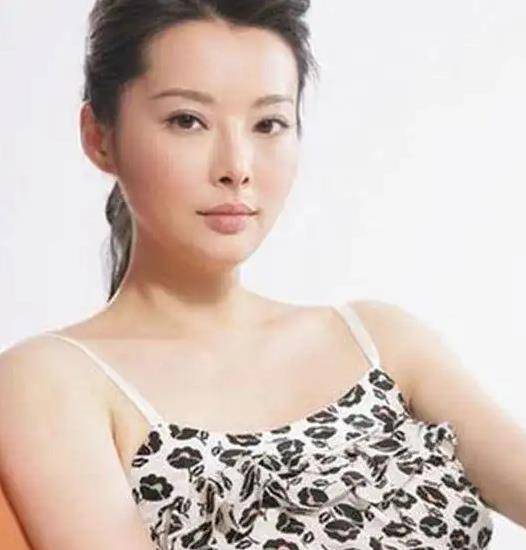 年轻时倾国倾城，老了却成“土肥圆”，这6位发福的女明星好可惜