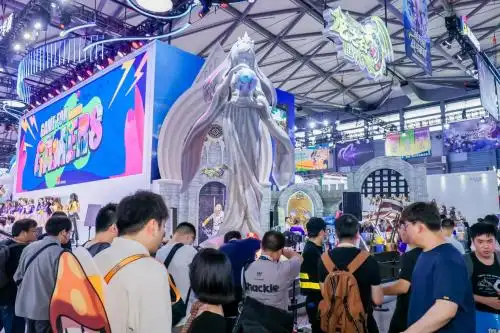 “冒险家”集结世纪华通展台 “神圣天堂”空降2025ChinaJoy现场