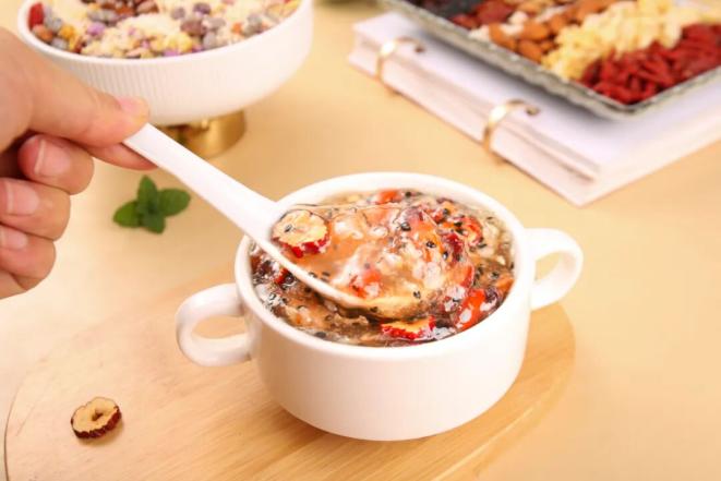 喝水容易呛到？小心，可能是吞咽障碍，严重时或危及生命