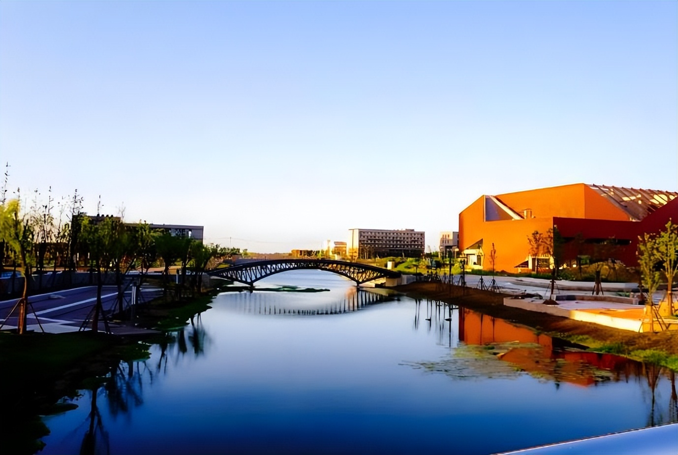 中分段想进国家电网，东北电力、上海电力和三峡大学，怎么选呢？