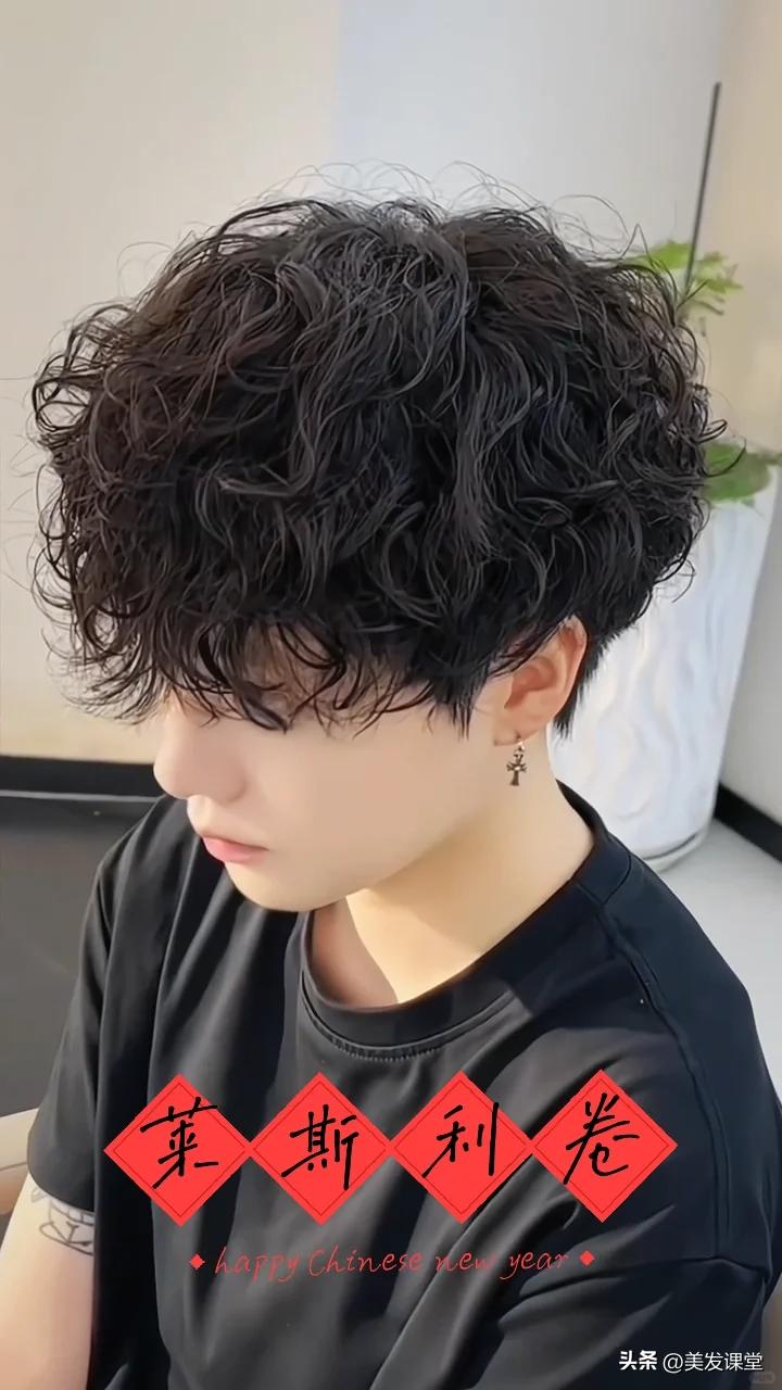 男生必看烫发大全 ： 2025最火烫发发型大盘点 ，超全面的发型解析