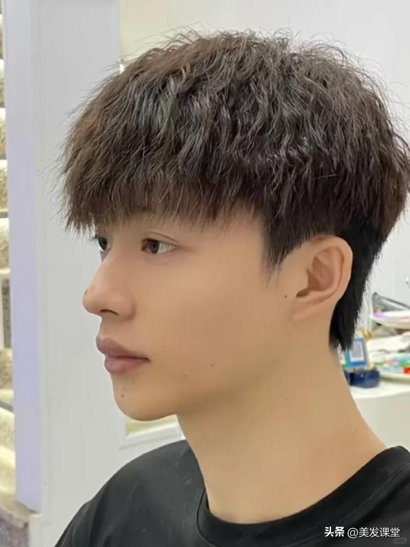 男生必看烫发大全 ： 2025最火烫发发型大盘点 ，超全面的发型解析