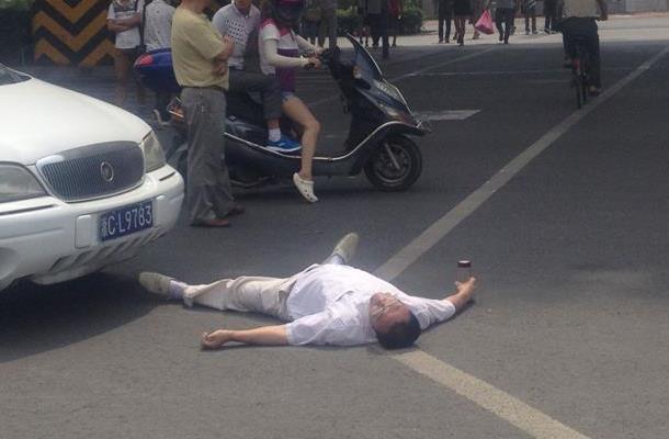 遇到碰瓷怎么办?学会这几招,连专业碰瓷党都怕你了!