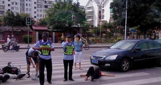 遇到碰瓷怎么办?学会这几招,连专业碰瓷党都怕你了!