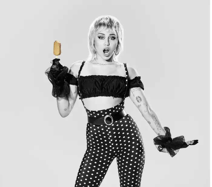 9岁出道、11岁歌影双栖爆红，却因一段视频差点毁掉人生