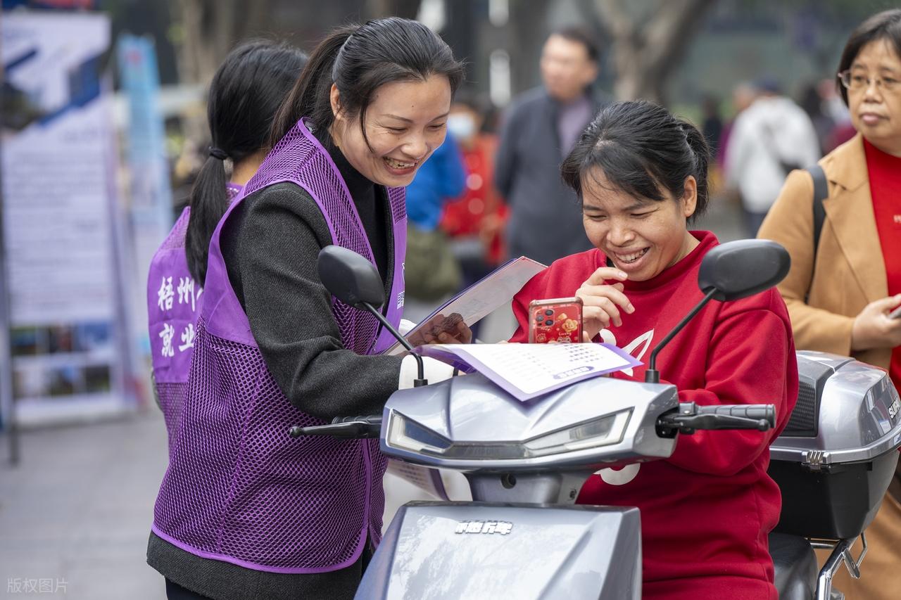 官方明确！2026补贴扩大搭配增收计划，普通人领钱涨薪的机会来了