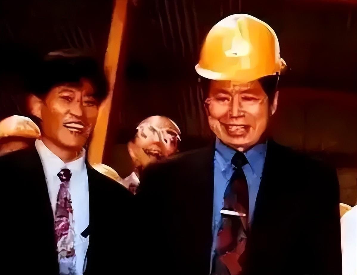 他是建国以来潜逃级别最高的贪官，逃跑方式不得知，至今还未落网