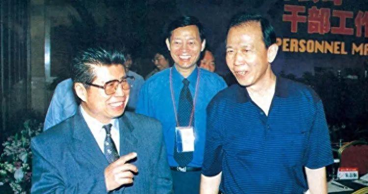 他是潜逃国外级别最高的贪官：不知何人告密，至今下落不明