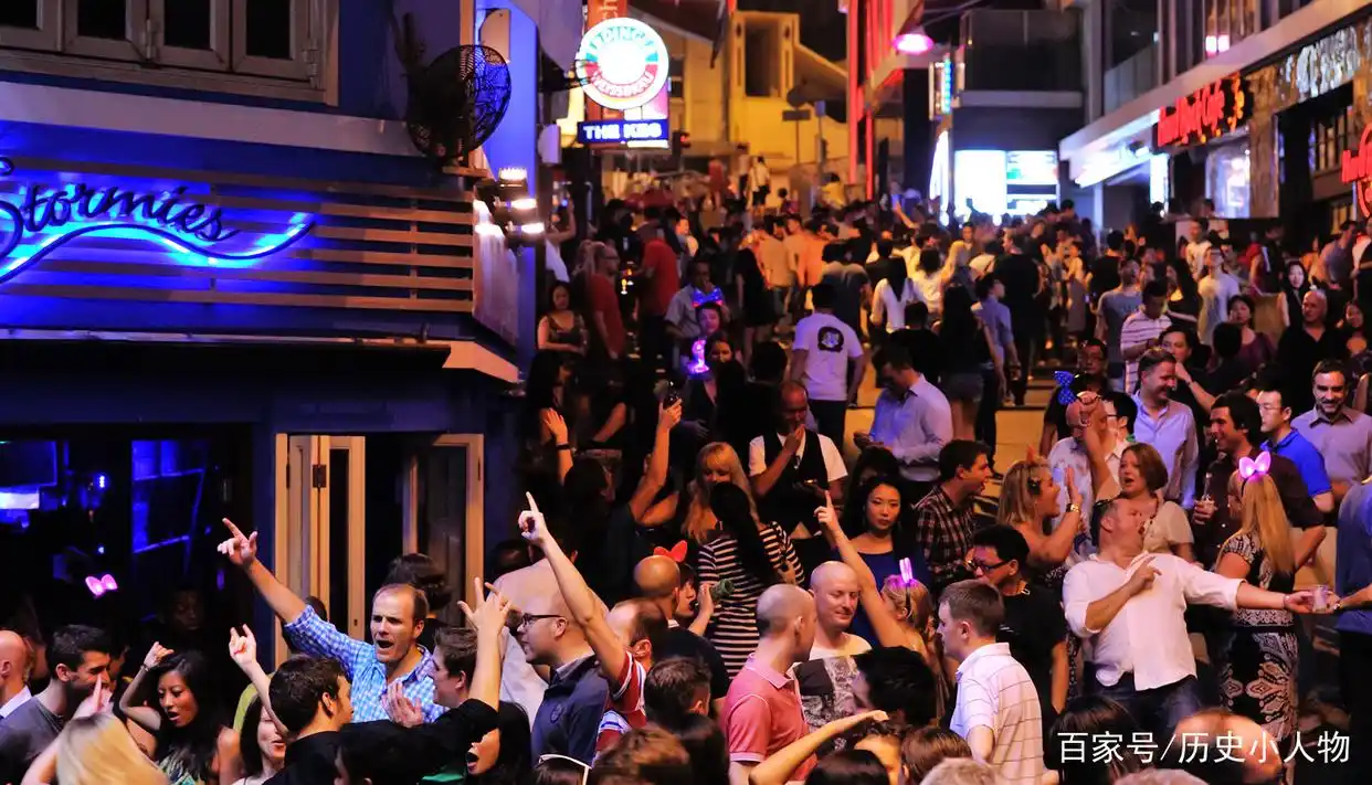 新义安“牙带强”，为人猖狂嚣张跋扈，与“尖东霸王”是铁哥们