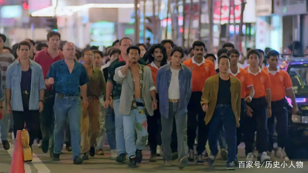 新义安“牙带强”，为人猖狂嚣张跋扈，与“尖东霸王”是铁哥们