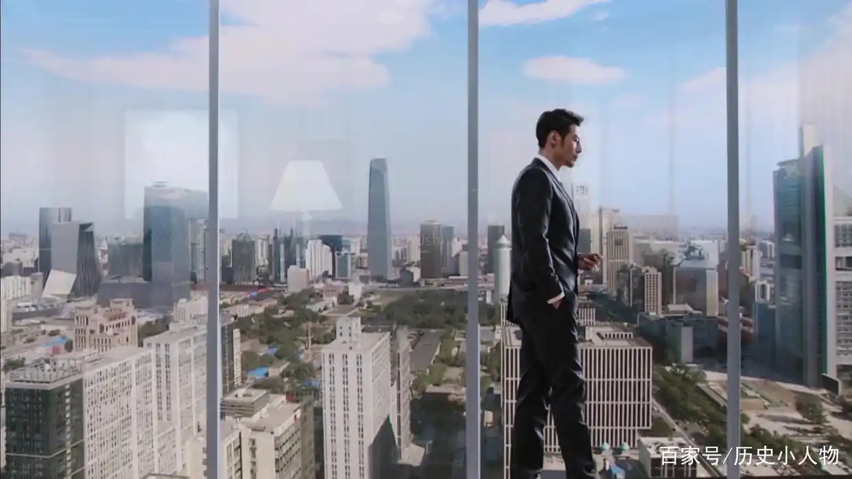 新义安“牙带强”，为人猖狂嚣张跋扈，与“尖东霸王”是铁哥们