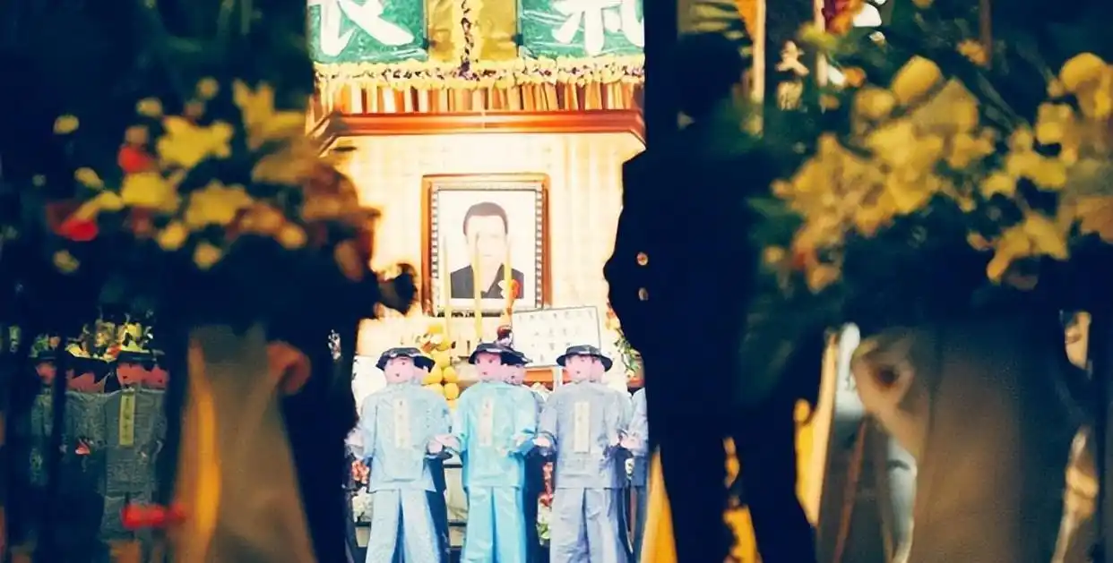 尖东恶霸李泰龙一生呼风唤雨，41岁当街血染鲜血淋漓惨遭残忍砍杀