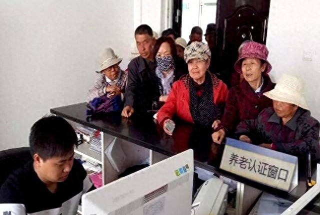 身份证与档案不一致时，究竟听谁的？人社部：只认这个，别争了！