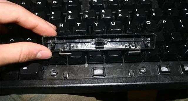 熬死了一个又一个的续作后，今年17岁的《劲舞团》，又“被”关服了