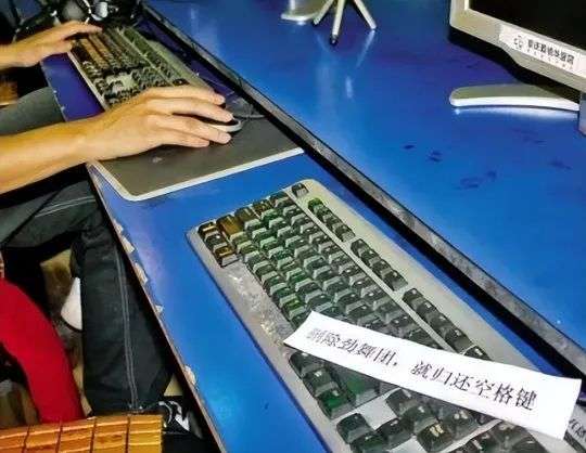 熬死了一个又一个的续作后，今年17岁的《劲舞团》，又“被”关服了