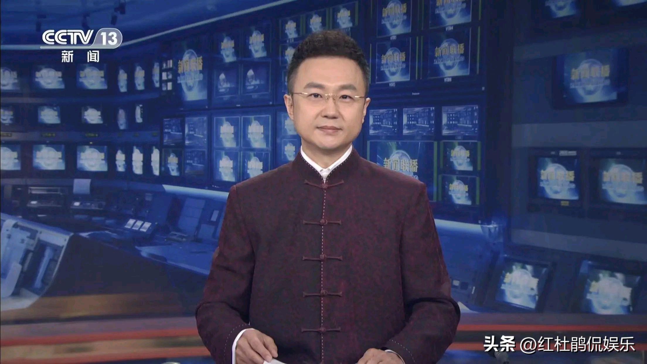 央视新闻主播位次调整,康辉稳居联播组首位,劳春燕成评论部门面