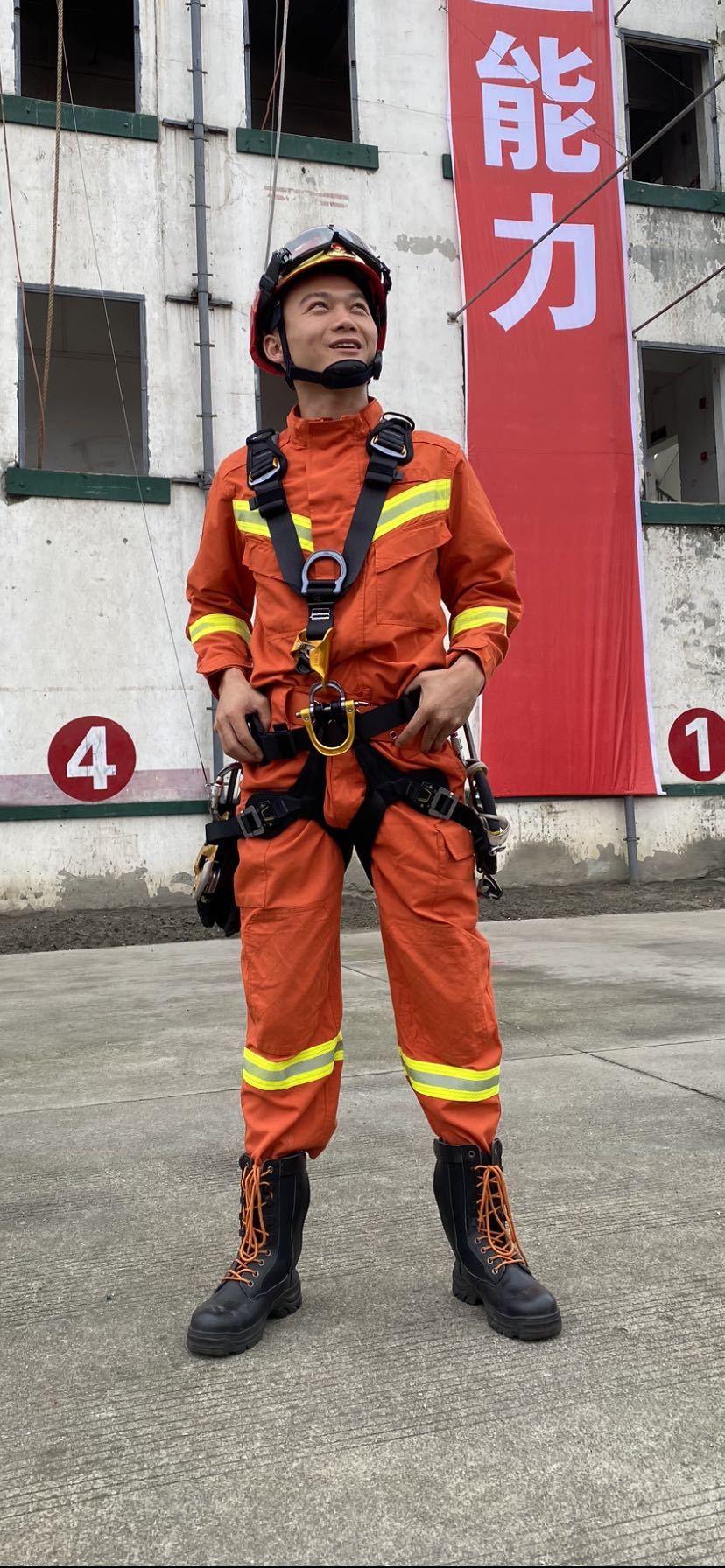 【跑好我们这一棒】赴汤蹈火“火焰蓝”：成为消防员是这辈子最正确的选择