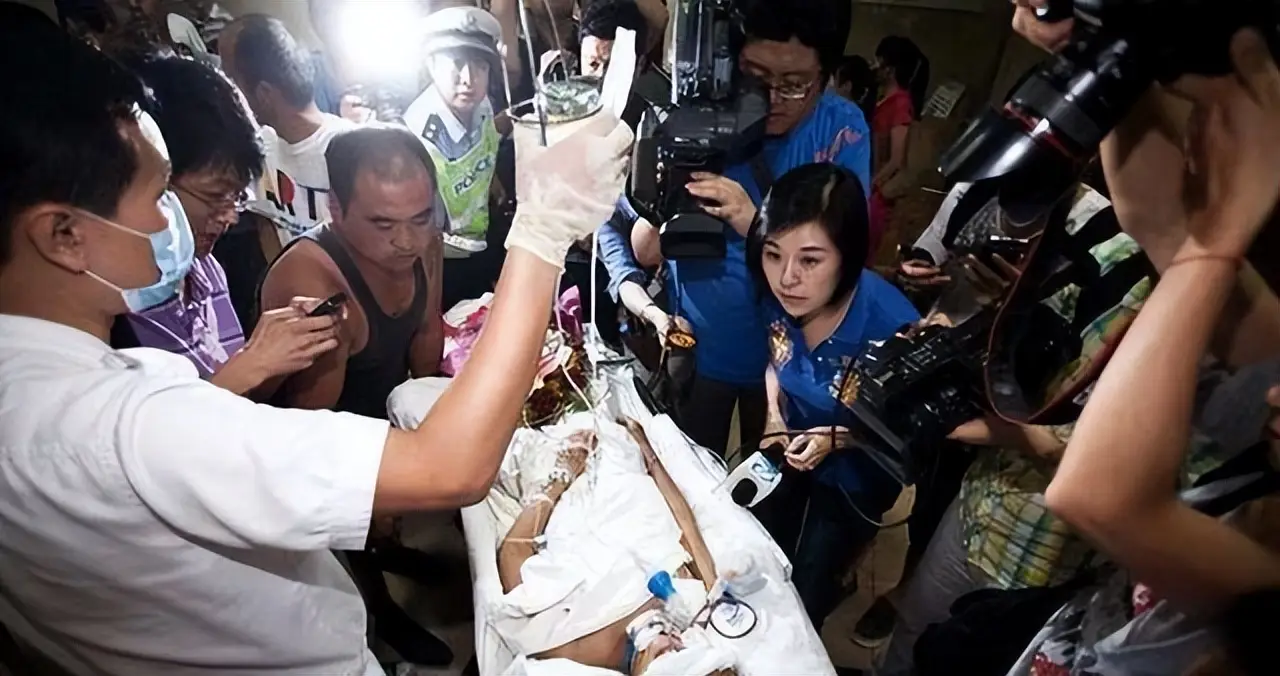 2012年，山东13岁男孩遭高压泵充气，内脏20处穿孔，医生无能为力