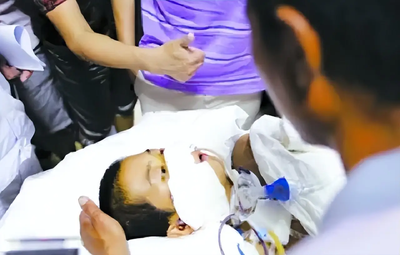 2012年，山东13岁男孩遭高压泵充气，内脏20处穿孔，医生无能为力