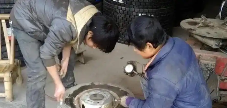 12岁山东男孩遭工友恶作剧，高压泵灌气致五脏重创！