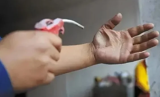 案例：山东男孩肛门被充进高压气体，肚子鼓成球，两罪犯获刑后喊冤