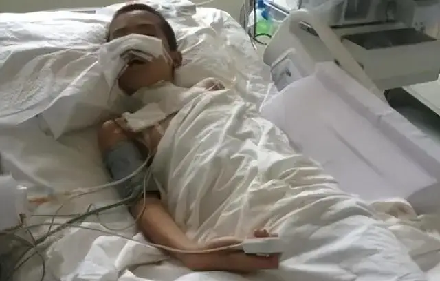 回顾山东男孩被工友开玩笑，用高压泵往体内充气，今过得如何？