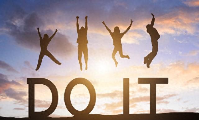 你是不是也有过这种时刻：朋友顺利转岗、同学副业起飞、同事求婚成功，而你刷着手机、心里堵得慌，忍不住问一句——凭什么？