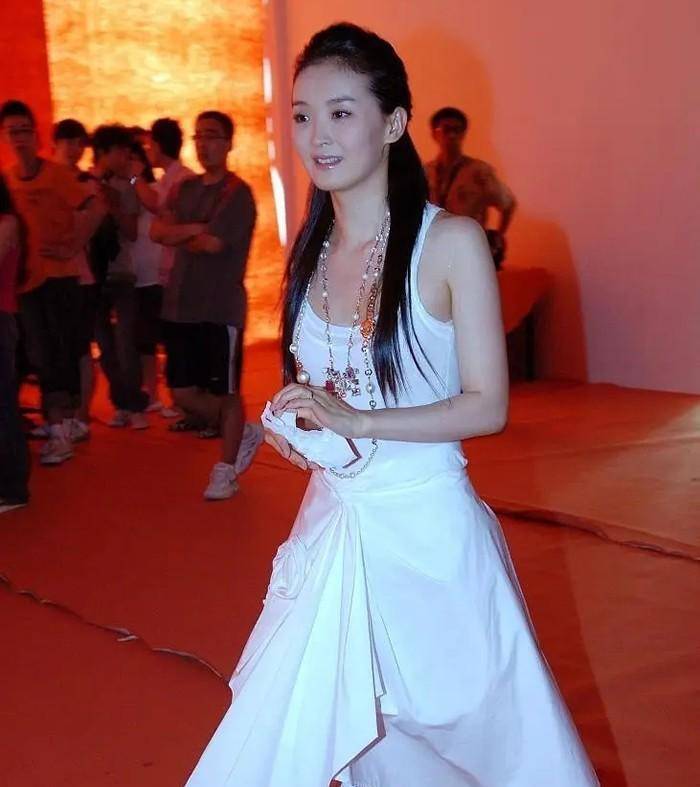 “晴格格”王艳：23岁嫁豪门，丈夫比她大11岁，婚姻让人羡慕