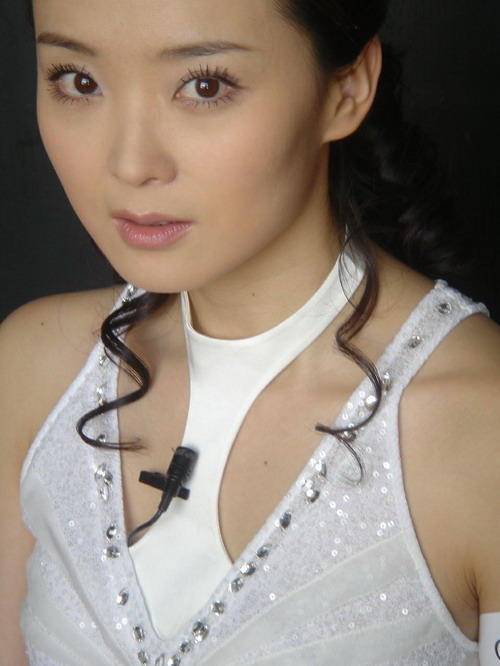 王艳带儿子上节目说：“我有3,000万的布加迪威龙，车库里还有7辆