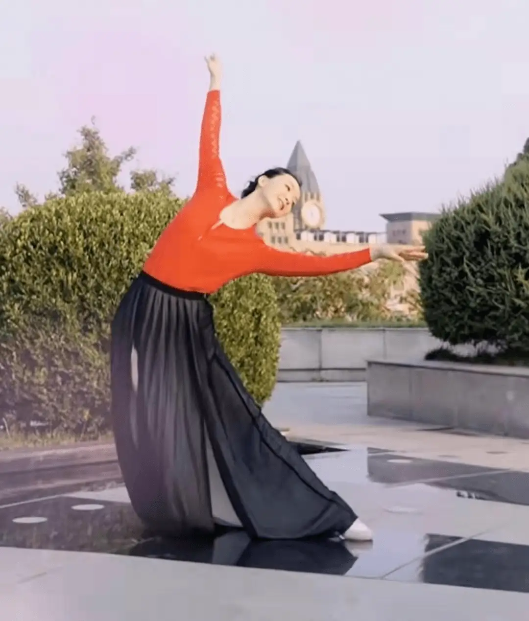 网传王艳豪宅被拍卖，以11亿起拍价无人理，富豪老公欠巨款玩失踪！